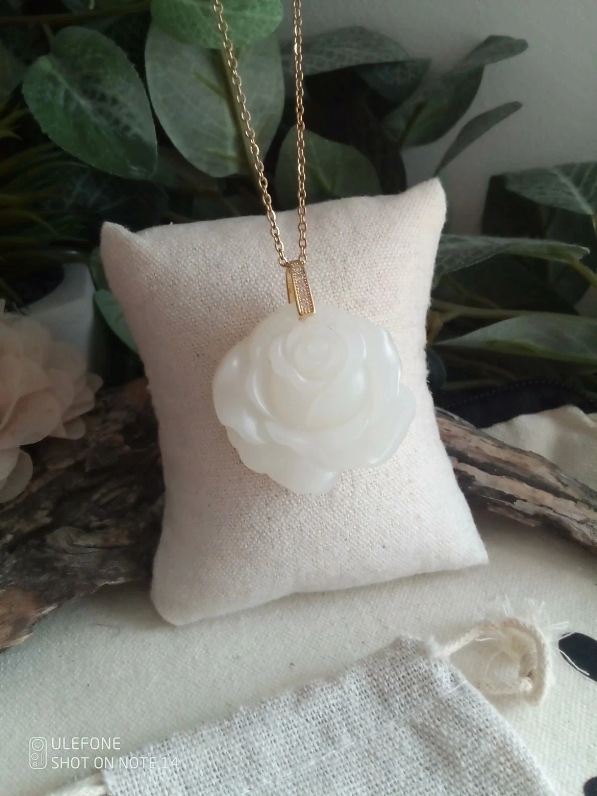Collier fleur en pierre de jade blanc naturel – photo 2